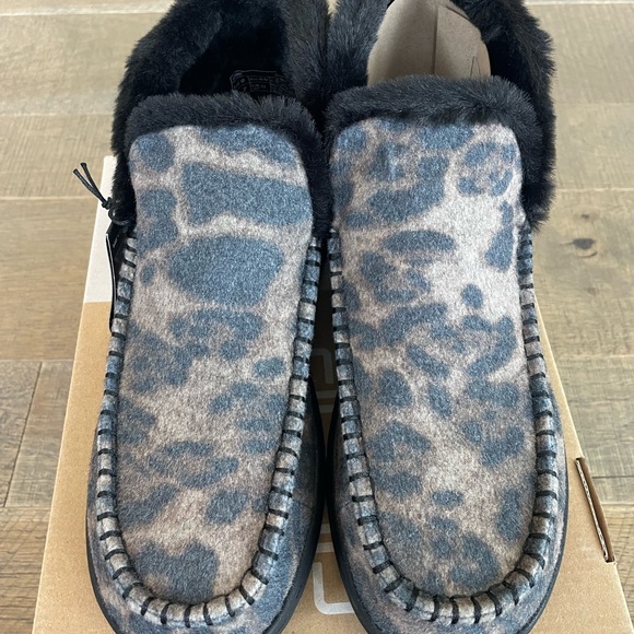 Hey Dude Denny Leo Nut Shoes (damaged box) - Picture 3 of 4